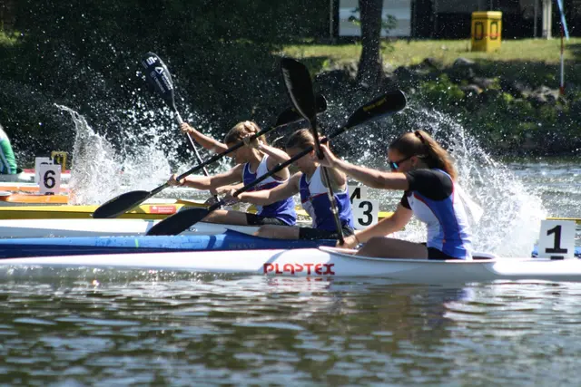 Vom Start bis zum Ziel geht es in der Klasse der weiblichen Jugend (14 – 16 Jahre) hoch her. Mittendrin – oder vorneweg? – die Farben der WSG Kleinheubach. | Foto: Uschi Zimmermann