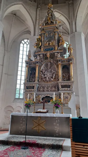 Der Altar der Oberkirche St. Nicolai blieb erhalten | Foto: Wolfgang Giegerich