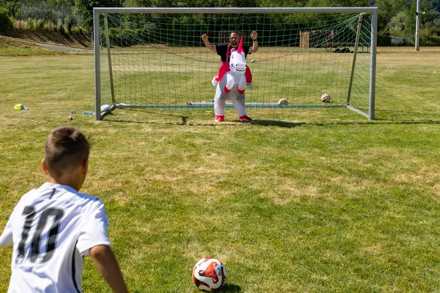 Nach dem offiziellen Teil wurde weitergespielt – Eltern gegen Kids sorgten für Spaß, Spannung und viele Lacher. | Foto: Thorsten Roth / Qualitus365