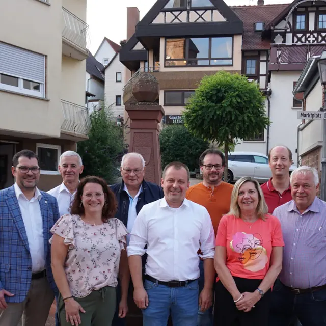 Von rechts nach links Joachim Kunz  (Fraktionssprecher), Christian Roth, Monika Hess Schober, Stefan Röcklein, Patrick Walter (Bürgermeisterkandidat), Ludwig Scheurich (Altbürgermeister), Silvia Breunig, Stefan Schwab (Bürgermeister), Michael Schwing (Kreisvorsitzender) | Foto: Marleen Kuhn