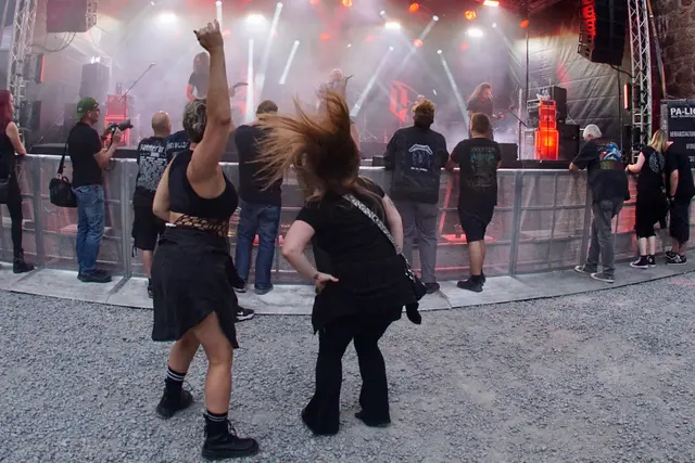 Begeisterung pur: Die fränkische Band „Justice“ spielte auf der Wertheimer Burg mit kraftvollem Sound und markanter Handschrift. 