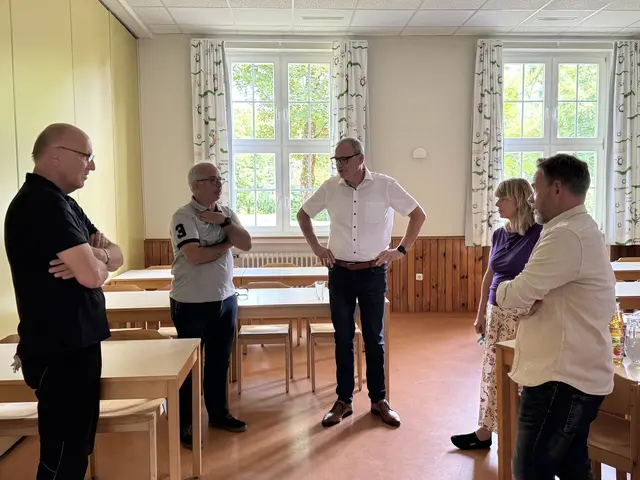 v.l. Heimleiter Dieter Köstler, Geschäftsführer Markus Seibel, MdL Thomas Zöller (FW), Leitung des Studienhauses Andrea Schmidt und Frank Helmerich, Mitarbeiter im Bürgerbüro | Foto: Bürgerbüro Zöller, MdL