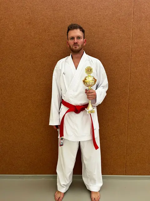 Bild zeigt: Oleg Osijuk, Jugendtrainer des Dhammika-Karatevereins. (Stilrichtung Shito-Ryu)  | Foto: Oxana Traiber