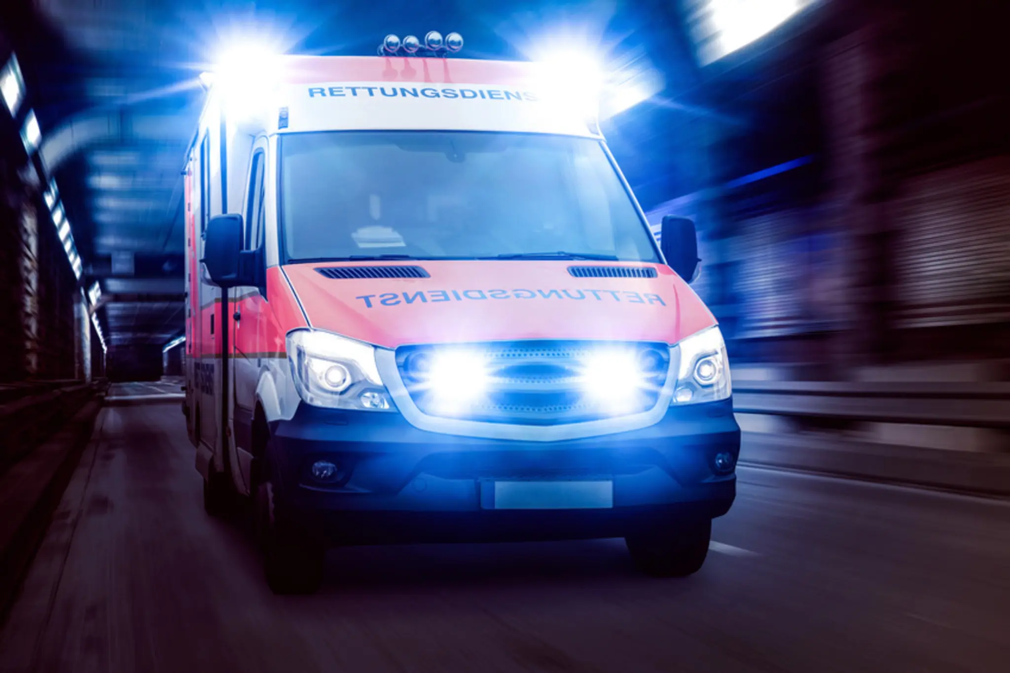 Weikersheim-Wertheim-Mit-Klapprad-gest-rzt-Fahrer-schwer-verletzt-Auto-auf-ffentlichem-Parkplatz-zerkratzt