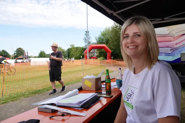 Alles im Überblick: Barbara Baumann und Detlef  Meixner - hier exemplarisch für viele ehrenamtliche Helferinnen und Helfer vom FC Külsheim