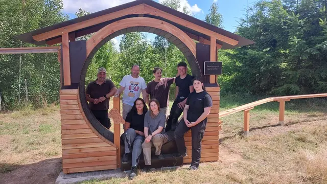 Die Azubis der rauch Möbelwerke GmbH mit ihren Lehrmeistern | Foto: ©Elmar Konrad