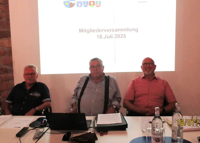 Von links: Leo Rauch, Stellvertreter, Hartmut Beil, Vorsitzender, Bgm. Roger Henning