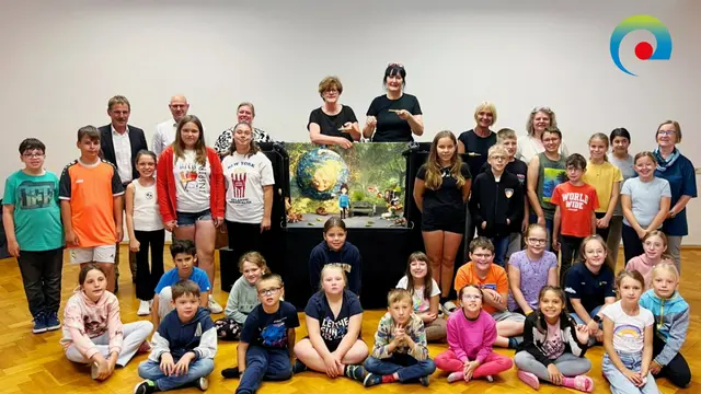 Erfolgreicher Abschluss der diesjährigen Theater-Tour von KWiN und EAN im Neckar-Odenwald-Kreis – erstmals dabei: das Puppentheater LariFari mit ihrem mitreißenden Stück „Johnny und das Müllmonster“.

 | Foto: KWiN
