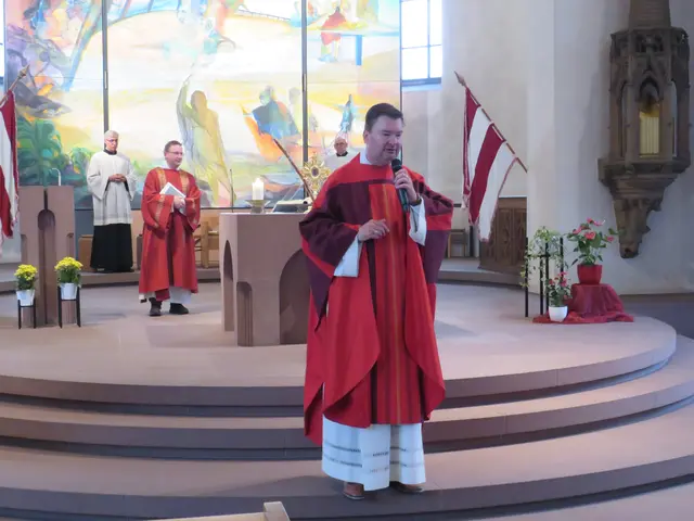 Dankesworte des Pfarrers an die Schola Cantorum, Markus Heinrich (Ltg. u. Orgel) und an das Kirchenkaffeeteam  | Foto: Nina Reuling