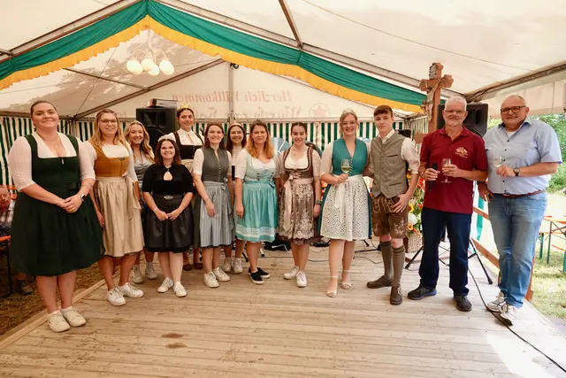 Royale Wein-Hoheiten und Ehrengäste in Külsheim beim Weinfest 2025