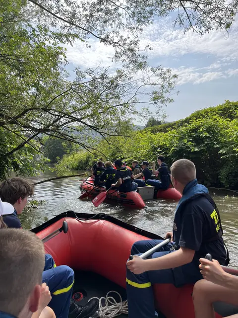 Gemeinsam auf dem Wasser. | Foto: THW Miltenberg