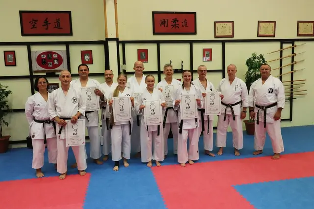 Katta klitoriyani yalayotgan onlayn porno