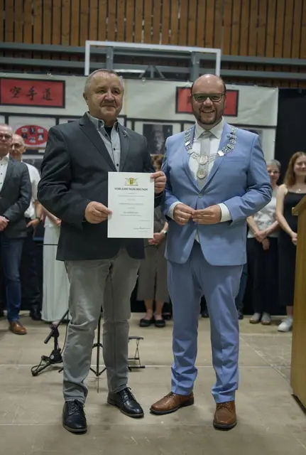 Wolfgang Bundschuh (li), Bürgermeister Meikel Dörr