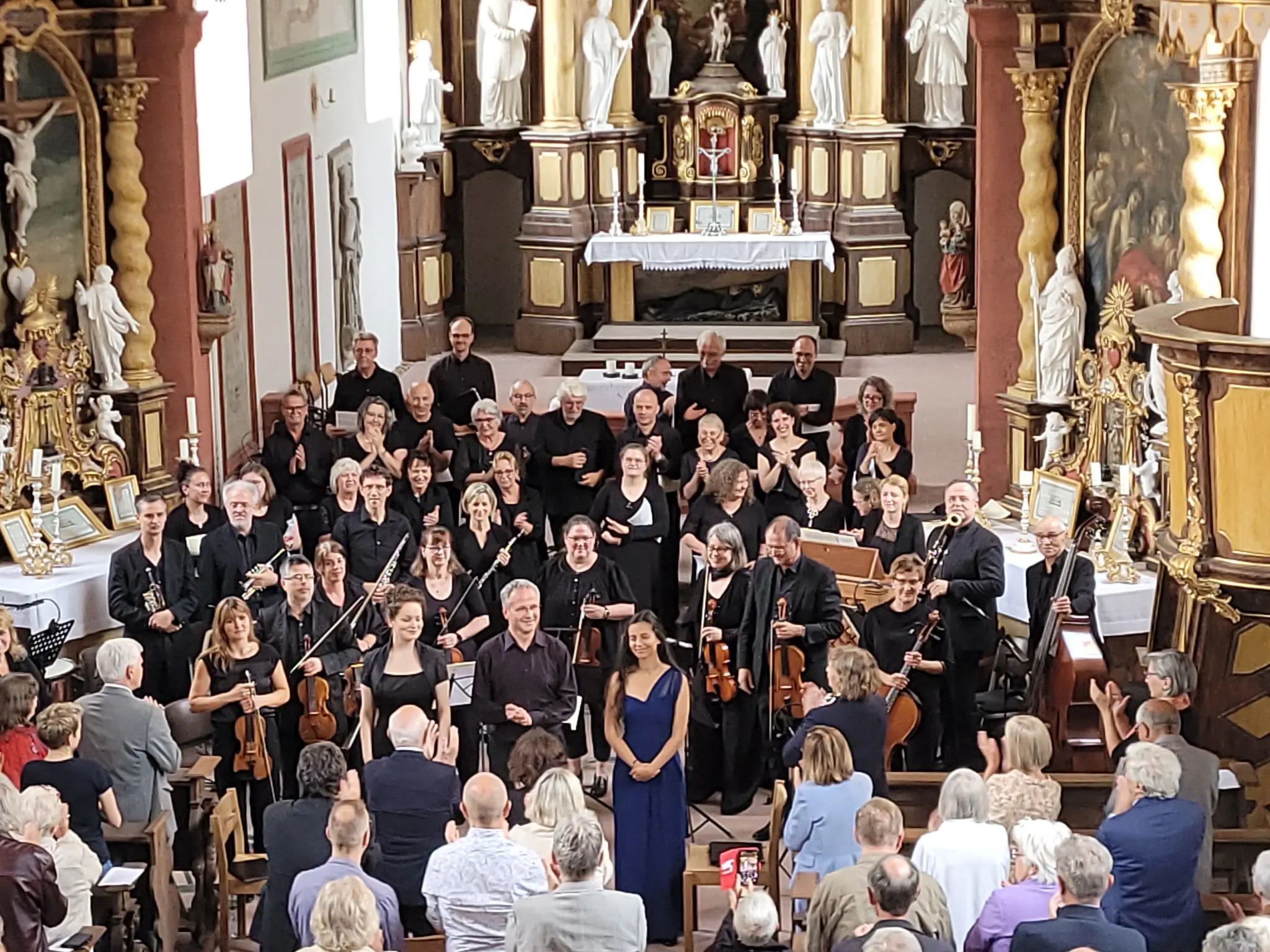 -Mit-Glanz-und-Gloria-Fulminantes-Konzert-f-r-Orchester-Chor-und-Soli