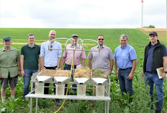 Gruppenbild von links: 
Erich Kraft, Johannes Wolf (Projektmanager Schwammregion), Jonas Treml (Amt für länd-liche Entwicklung), Bernhard Schwab (AELF), Peter Kraft, Bürgermeister Sauer, Johannes Lieb (AELF)
 | Foto: Frauke Beck