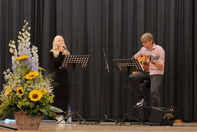 Die Projektband „Unisono“ sorgte mit Lena Ziegmann für den musikalischen Rahmen der Feier.