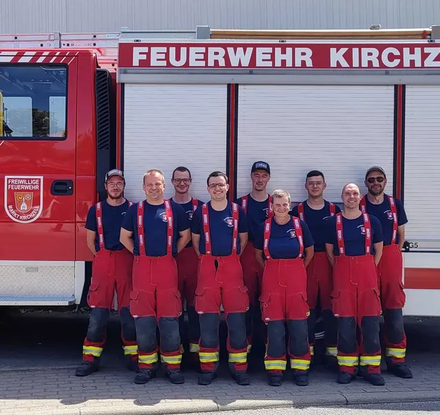 v.l.n.r. Kasimir Wörner, Patrick Walter, Markus Pfefferkorn, Markus Herkert, Felix Hess, Sandra Schäfer, Frederic Wörner, Stefan Frank, Volker Wörner | Foto: FF Kirchzell Anna Steiniger