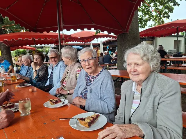 Die Bewohnerinnen und Bewohner waren begeistert vom Bootshausfest. | Foto: Joseph Anton Rohe'sche Altenheim-Stiftung