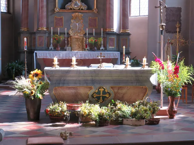 Die Kräuterbuschen und der Blumenschmuck an Mariä Himmelfahrt waren besonders schön | Foto: Nina Reuling