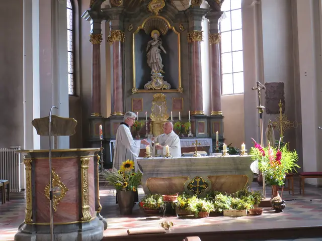 Pfarrer Kleinhenz zelebrierte den Gottesdienst zum Hochfest Mariä Himmelfahrt am 15.08.25 | Foto: Nina Reuling