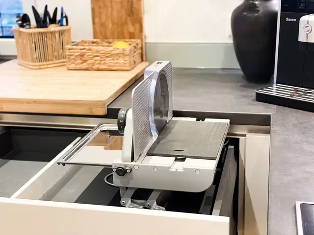 Helle und gemütliche Küche von WM Küchen + Ideen