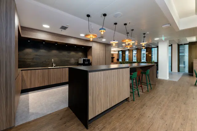 Moderne Officeküche von WM Küchen + Ideen