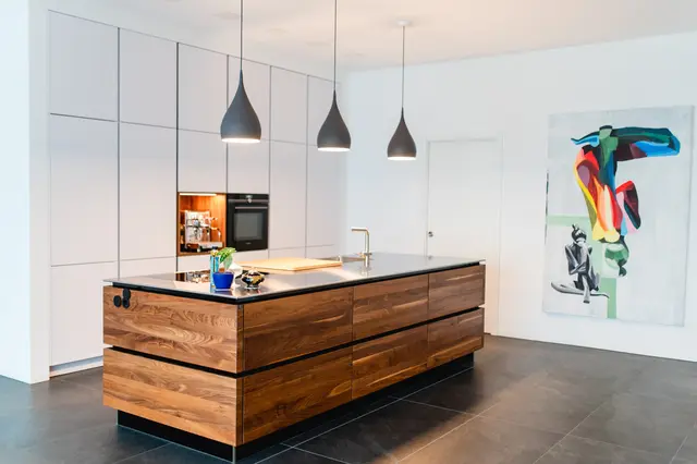 Moderne Einbauküche von WM Küchen + Ideen
