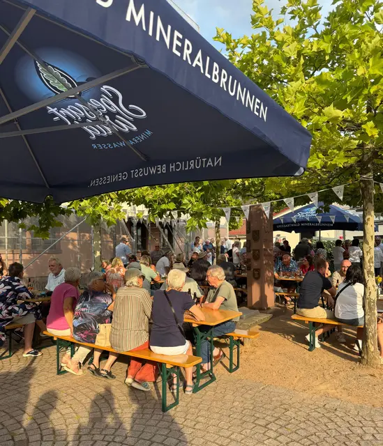 Besucher mit Abendstimmung auf der After Work Party | Foto: FWG Mömlingen