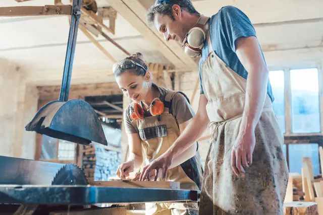 Bei den Praktikumswochen können Unternehmen im Landkreis Kreises interessierte Schülerinnen und Schüler kennenlernen.

 | Foto: iStock.com/kzenon