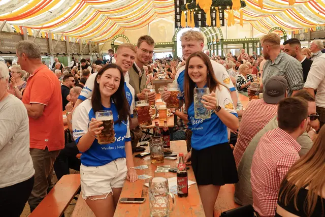 Miltenberger Michaelismesse 2025 - schon jetzt ein Erfolg für alle: Jung und Alt aus nah und fern genossen bei sonnigem Bilderbuchwetter sowie trotz Hitze und Schwüle musikalisch, stimmungsmäßig und kulinarisch die besondere Atmosphäre zwischen Main, Altstadt und Mildenburg.