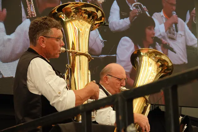 Längst sei, so der Tuba-Spieler Bernhard Dosch aus Schippach-Berndiel, das Blasorchester „Böhmischer Zauber“ kein Geheimtipp mehr, es habe sich in der Blasmusikszene einen hervorragenden Namen erarbeitet.