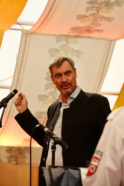 Dem bayerischen Ministerpräsidenten Markus Söder gefiel es in Miltenberg am Montag sehr gut. Auf der Michelsmess' wäre er sicherlich länger geblieben, aber weitere Termine warten in einer "harten Woche" quer durch Deutschland.