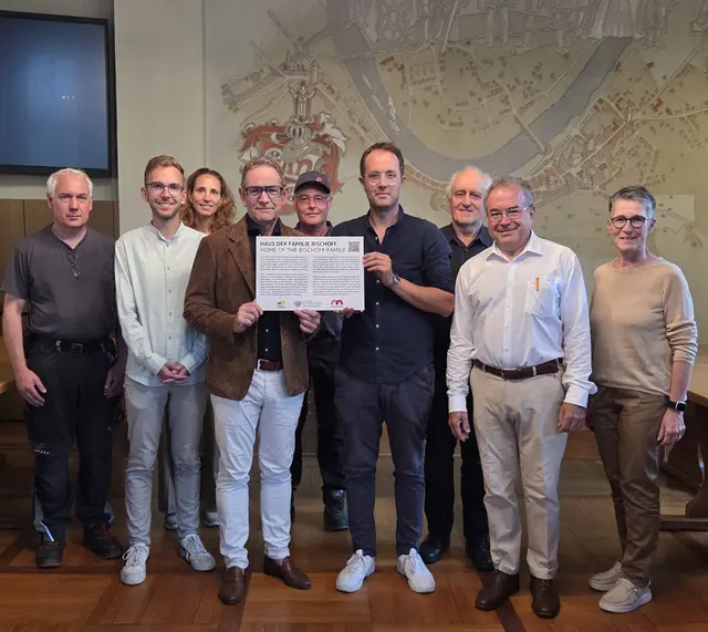 v.l.n.r. Markus Schohe, Jakob Link, Bernd Kahlert, Johannes Hemmelmann, Dr. Martin Westarp und Petra Bissert
v.l.n.r. hinten Ulrike Ackermann, Ioan Chindris und Reinhold Schöpf
Auf dem Bild fehlen Renate Roth und Detlef Rupprecht
 | Foto: DREI AM MAIN © Evelyn Bosche