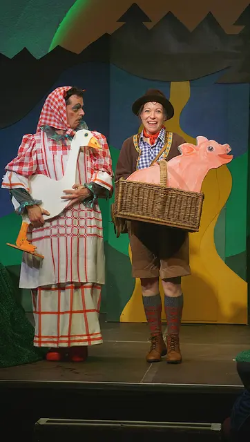 Ob Hans sein Glück gefunden hat, erfährt das Publikum am 21. September um 16 Uhr bei der Aufführung von „Hans im Glück“ im Bürgerzentrum Elsenfeld.  | Foto: Andreas Hueck