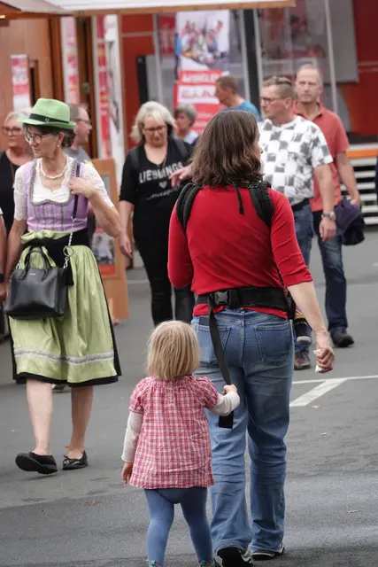 Gemeinsam bleiben: Kinder sollten während des gesamten Besuchs möglichst in Sichtweite der Begleitpersonen bleiben.