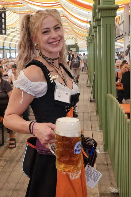 Die Kulinarik auf dem Volksfest ist ein Fest für den Gaumen und die Seele – sie verbindet Generationen, Regionen und Kulturen, bringt Altbewährtes und Neues zusammen und macht das Volksfest zu einem unvergesslichen Ereignis.