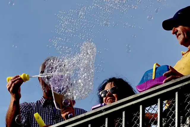 Das wunderschöne spätsommerliche-frühherbstliche Wetter trug zur festlichen Stimmung bei und lockte viele Menschen an.