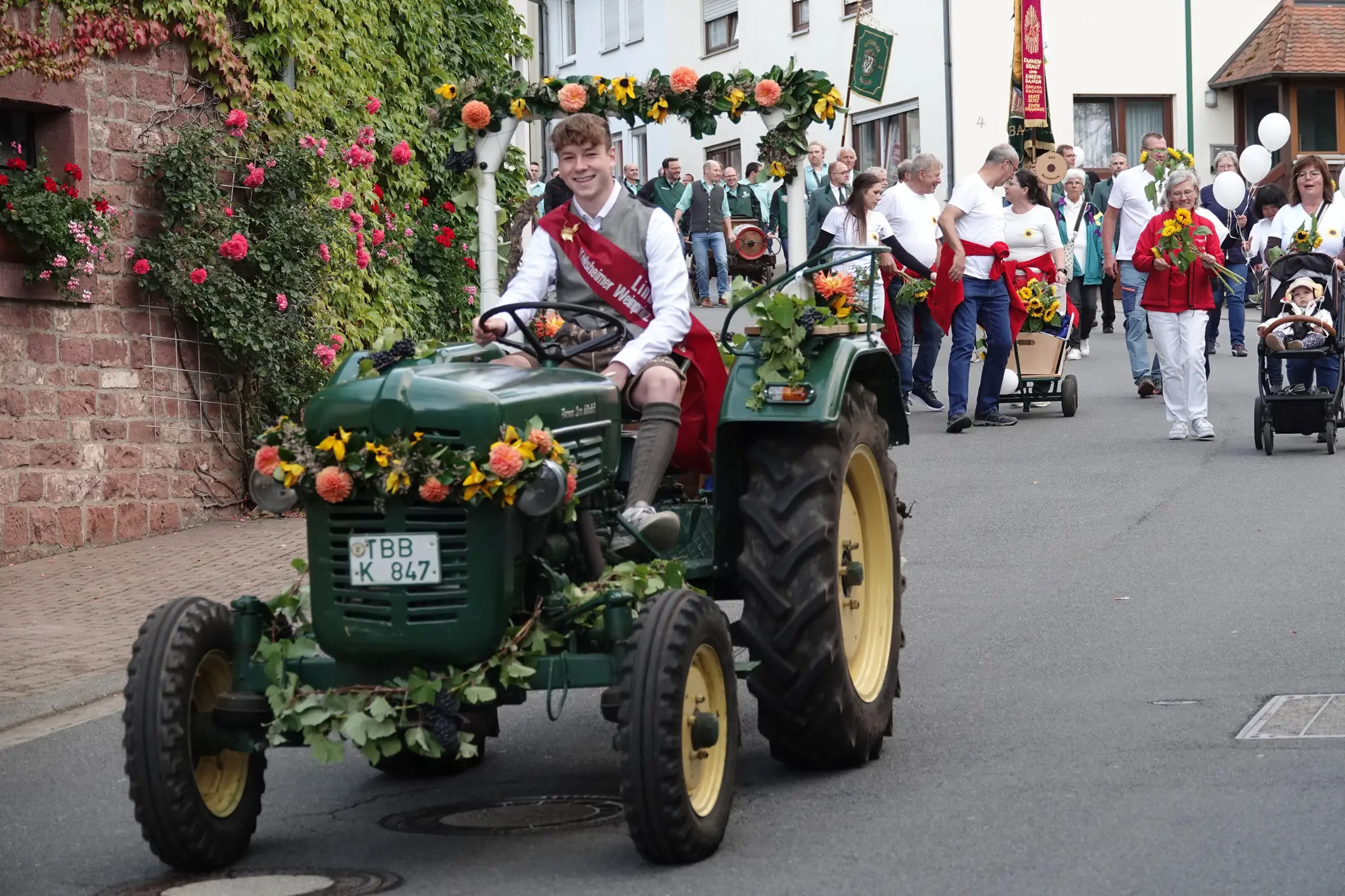 Brunnenstadt-pr-sentiert-Tradition-und-Lebensfreude-