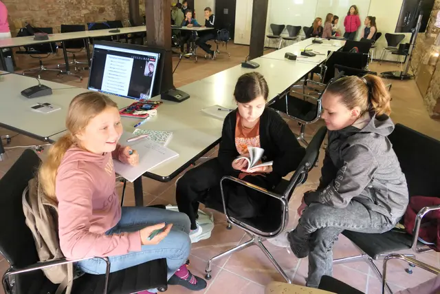 Bei den Kinderunis der Jungen Forscher können die Juniorstundenten mitdiskutieren und selbst aktiv werden.