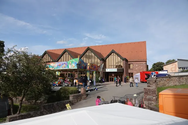 Der Külsheimer Schützenverein fördert den Gemeinschaftssinn und das Miteinander in der Brunnenstadt. Durch die Organisation solcher Events schafft der Verein Gelegenheiten für Jung und Alt, sich zu treffen, auszutauschen und gemeinsam Spaß zu haben. Dies stärkt nicht nur die Bindung innerhalb des Vereins, sondern auch die Verbundenheit der gesamten Gemeinde.