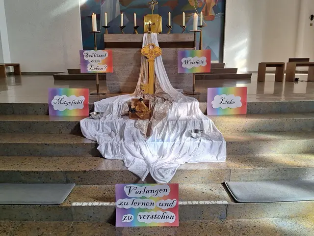 "Schlüsselerlebnis" durch den gestalteten Altar | Foto: Rainer Schäfer