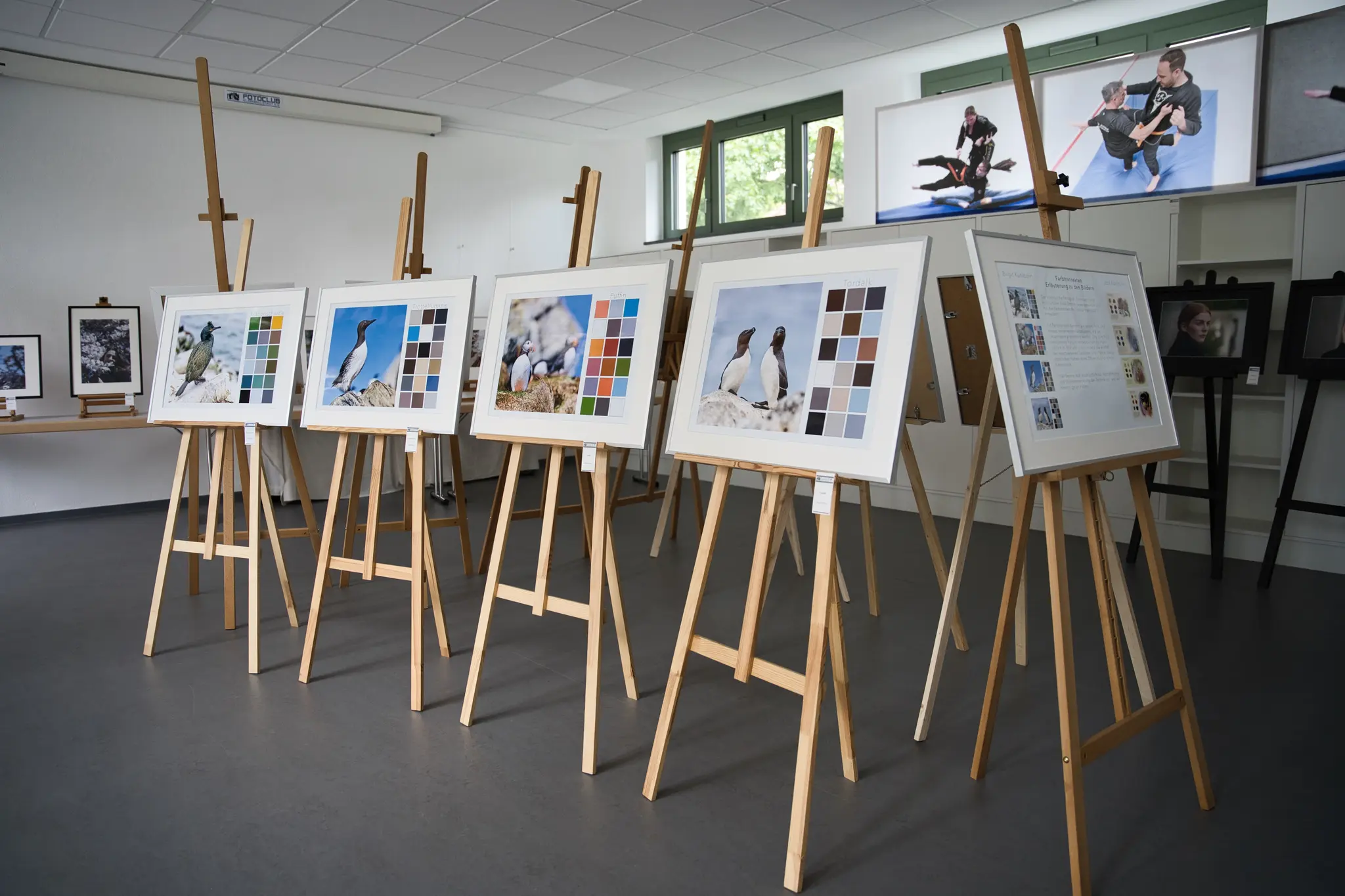 Kunstvolle-Perspektiven-Fotoausstellung-des-Foto-und-Filmclubs-Kleinwallstadt-begeistert-auf-dem-Herbstmarkt