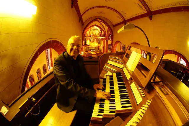 Fast ein Heimspiel! Der gebürtige Erlenbacher zu Gast in St. Peter in Großheubach.