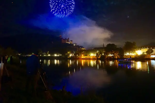Ausblick auf den 12. Oktober 2025 : Feuerwerk -  gesehen von Kreuzwertheim anno dazumal