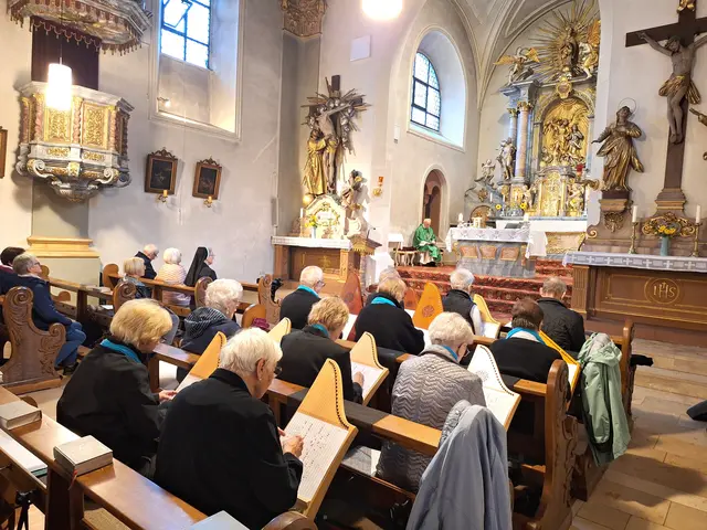 Veeh-Harfen im Gottesdienst mit Pfarrer Waldemar Kilb