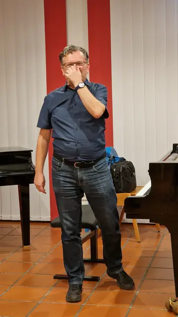 Einsingen mit unserem musik. Leiter B. Oberländer