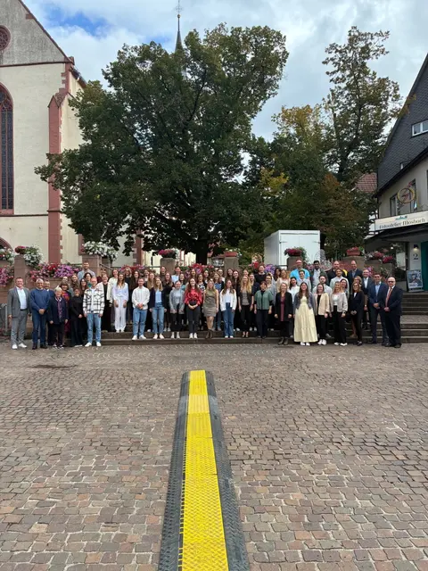 Mit neuen Ideen, Begeisterung und Mut bringen sich nun im ganzen Neckar-Odenwald-Kreis 53 neue Lehrerinnen und Lehrer in Grund-, Werk- und Realschulen sowie in sonderpädagogischen Schulen ein. Jüngst fand die Vereidigungsfeier des Staatlichen Schulamts Mannheim im Mosbacher Rathaussaal statt. 

 | Foto: Landratsamt Neckar-Odenwald-Kreis