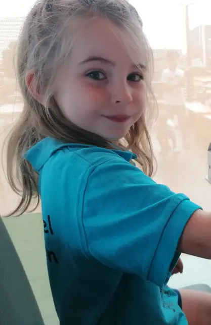 Celina, 5 Jahre, Singkreisel Mömlingen
"Ich singe mega mega mega gerne. Im Chor lernen wir, wie wir richtig und gut singen, deshalb mag ich es. Ich finde die Auftritte toll, weil wir da auf einer Bühne stehen und vor ganz vielen Leuten singen, das finde ich spannend!" | Foto: privat