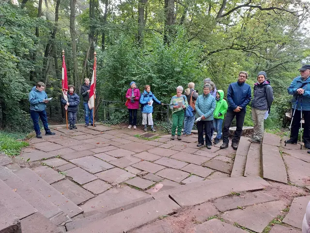 An der Maria-Hilf-Kapelle wurde zu Ehren der Gottesmutter gesungen und gebetet | Foto: Martin Winkler