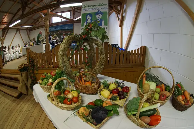 Erntegaben in der Schippacher Bergackerhalle. 